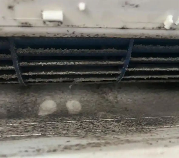 锡林郭勒盟空调吹的风有股烧焦味是怎么回事